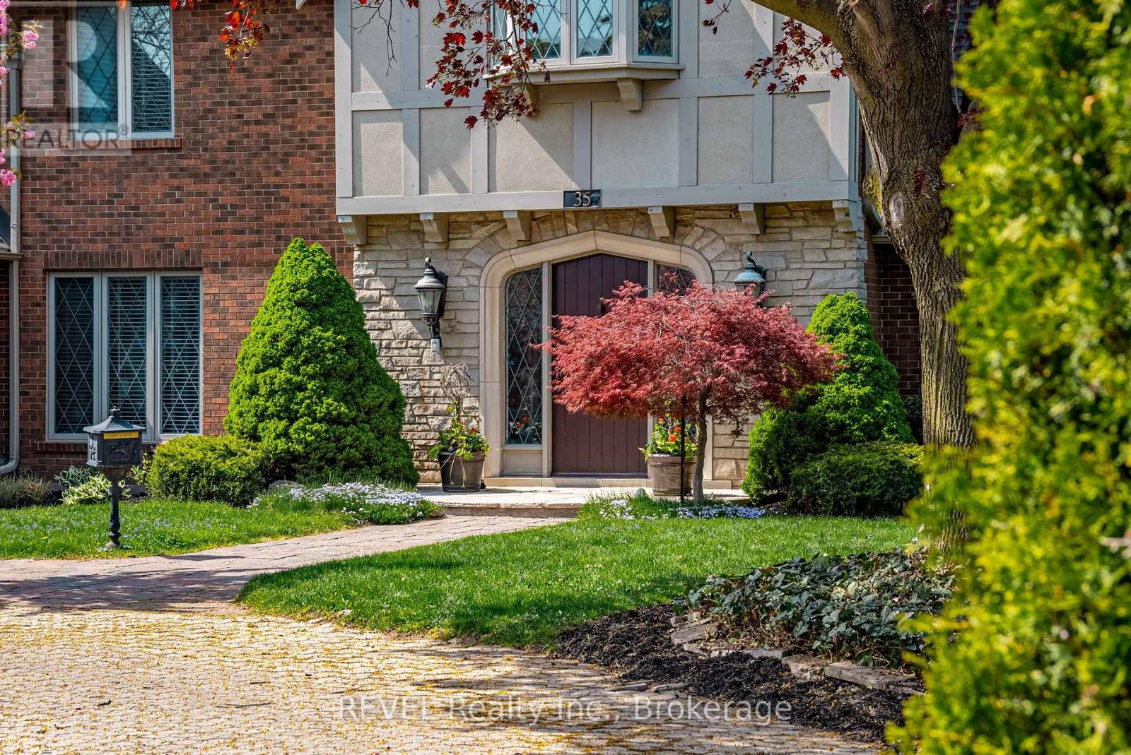 35 CLEARVIEW HEIGHTS