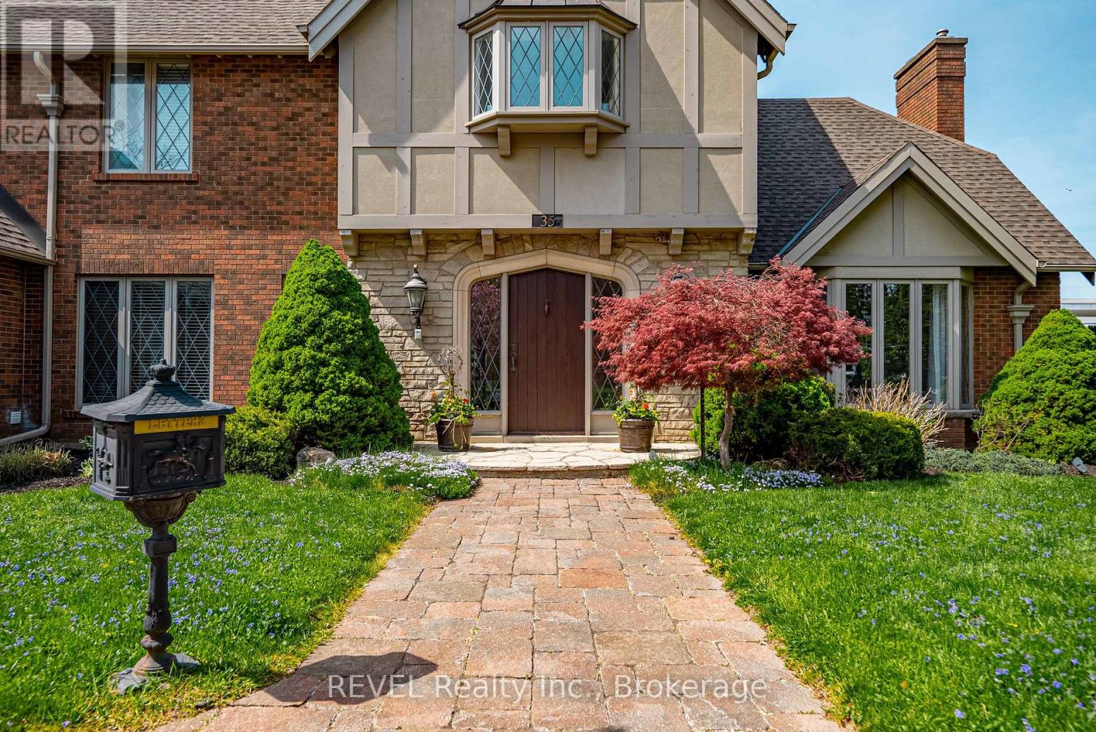 35 CLEARVIEW HEIGHTS