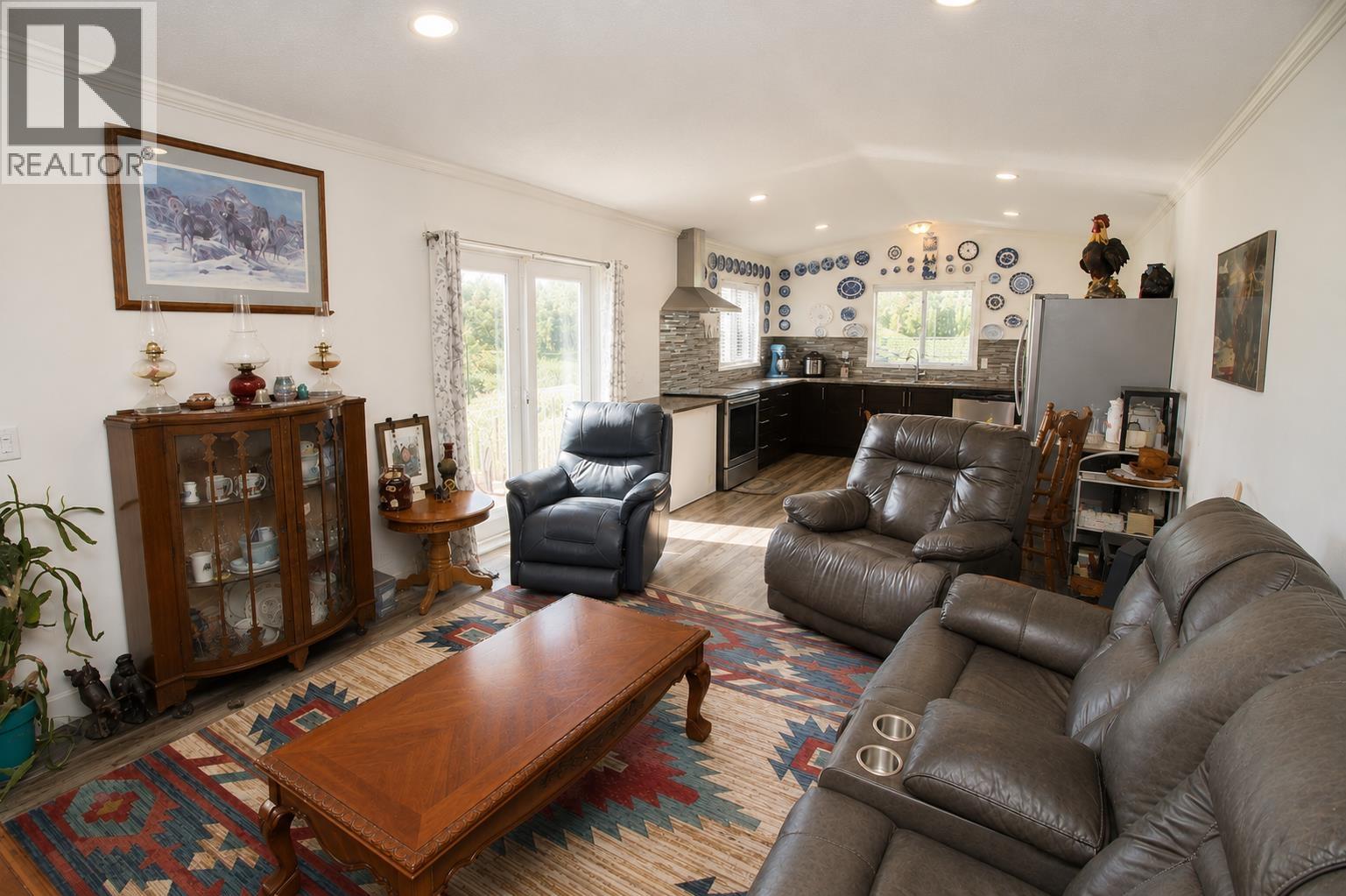 12 3960 DRIVE IN ROAD