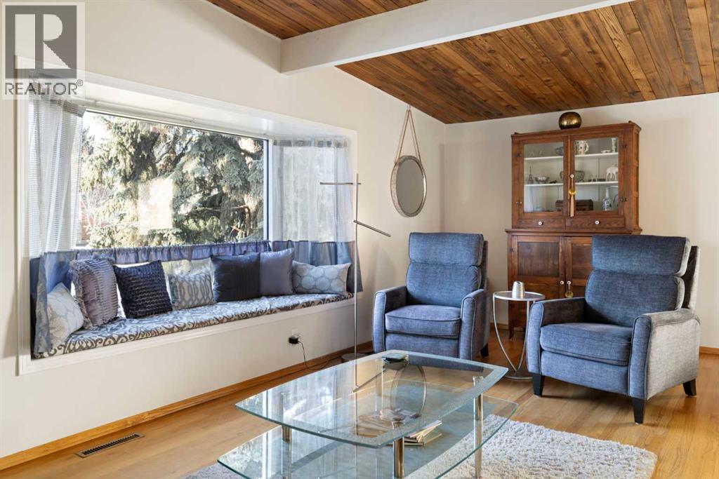 3511 Lakeside Crescent SW