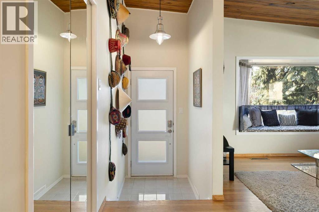 3511 Lakeside Crescent SW