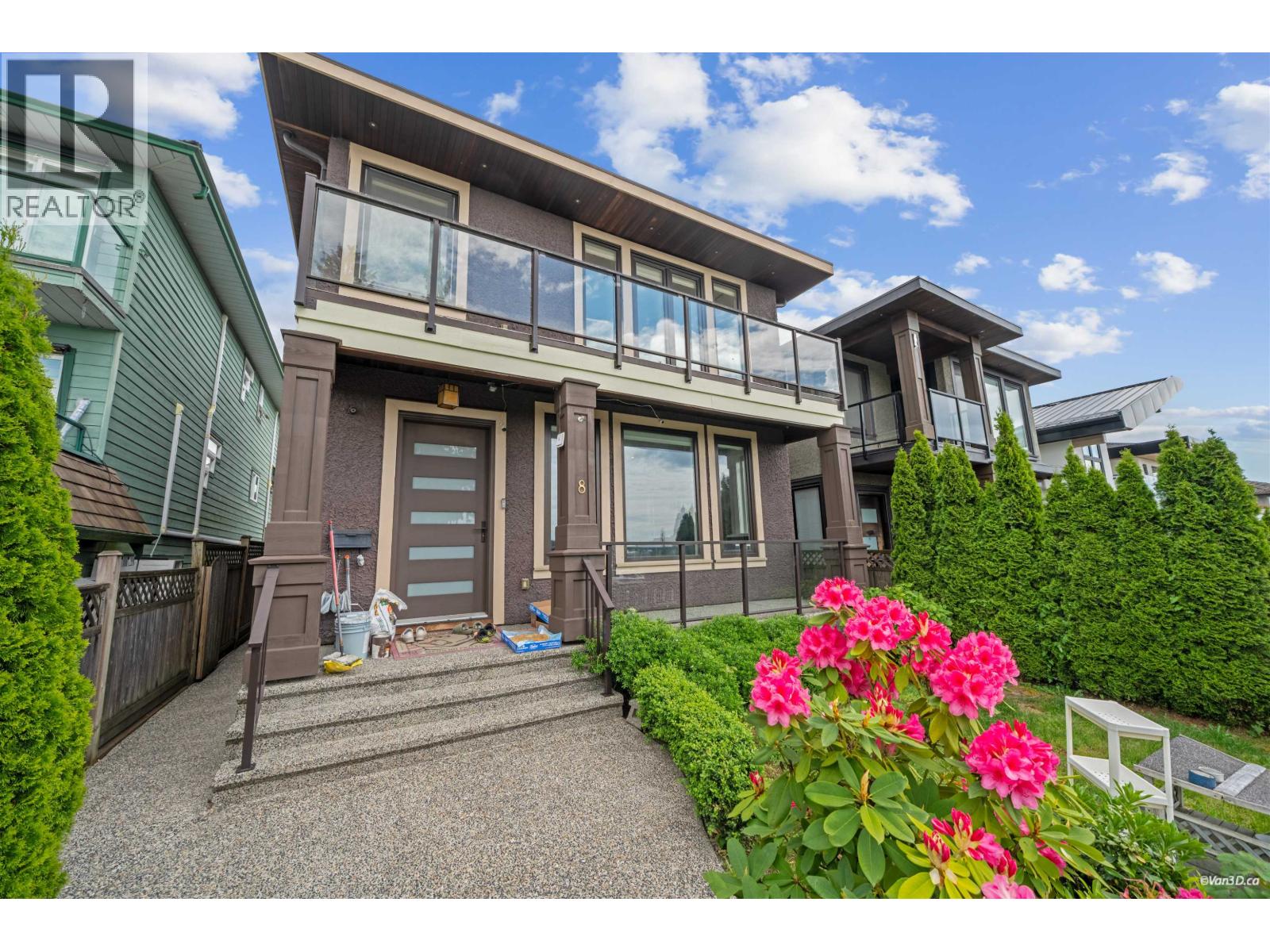 8 GLYNDE AVENUE