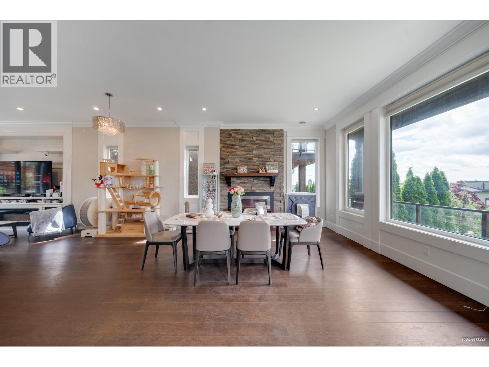 8 GLYNDE AVENUE