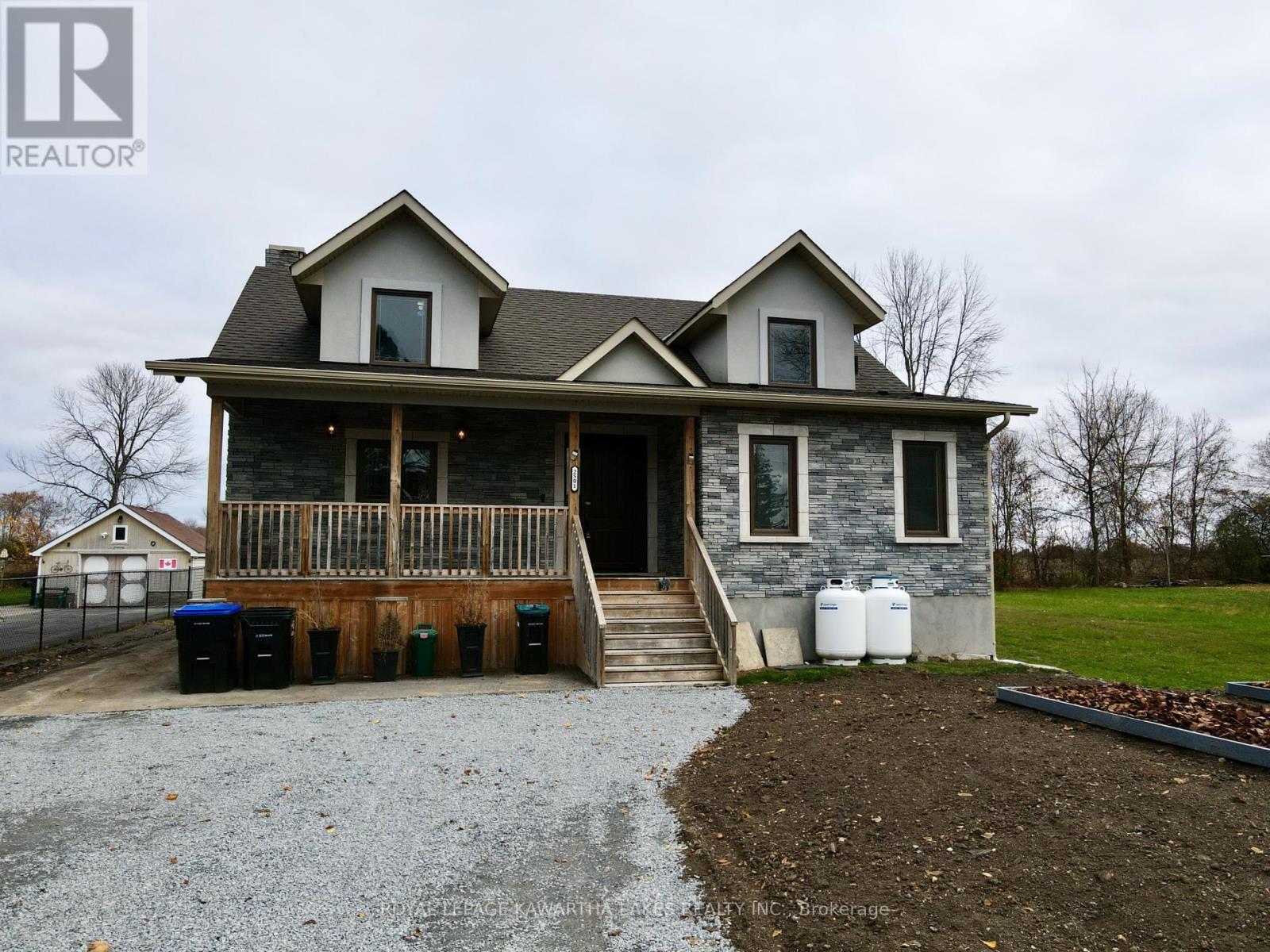 2501 LAKESHORE DRIVE