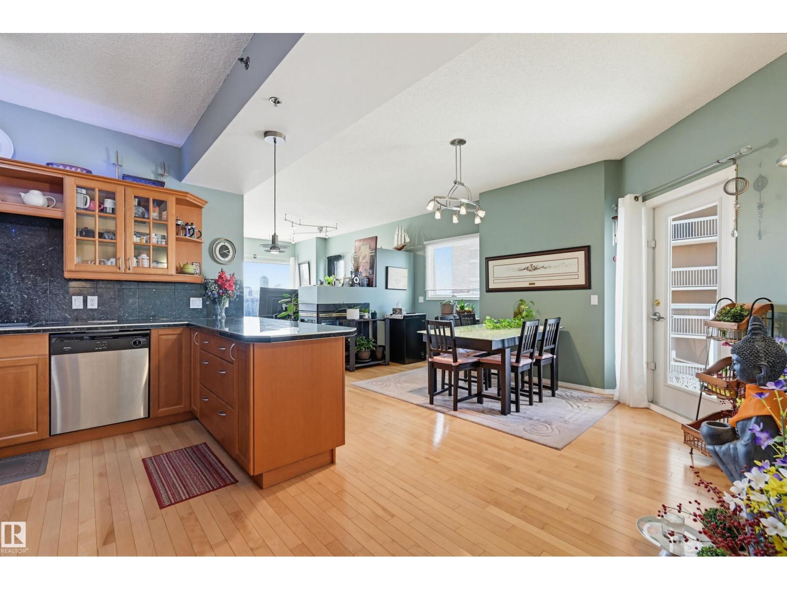 #801 9708 110 ST NW