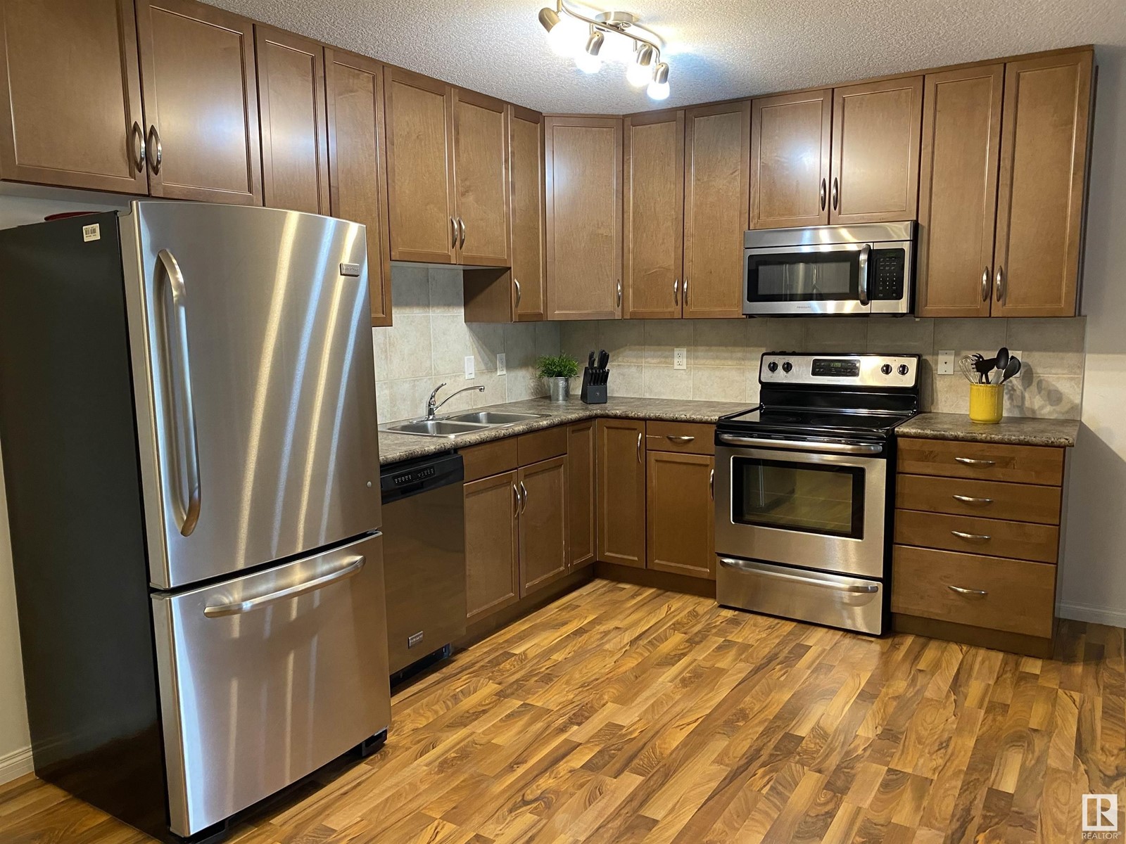 #216 1204 156 ST NW