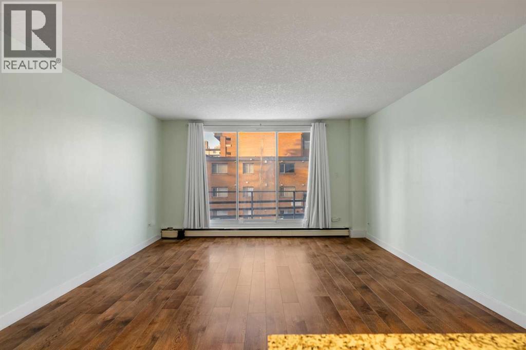 206, 1027 Cameron Avenue SW