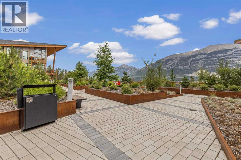 110, 106 Stewart Creek Rise