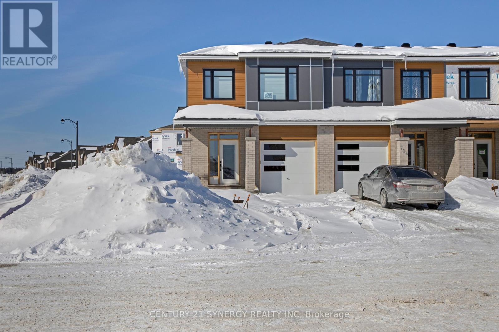 708 TALIESIN CRESCENT