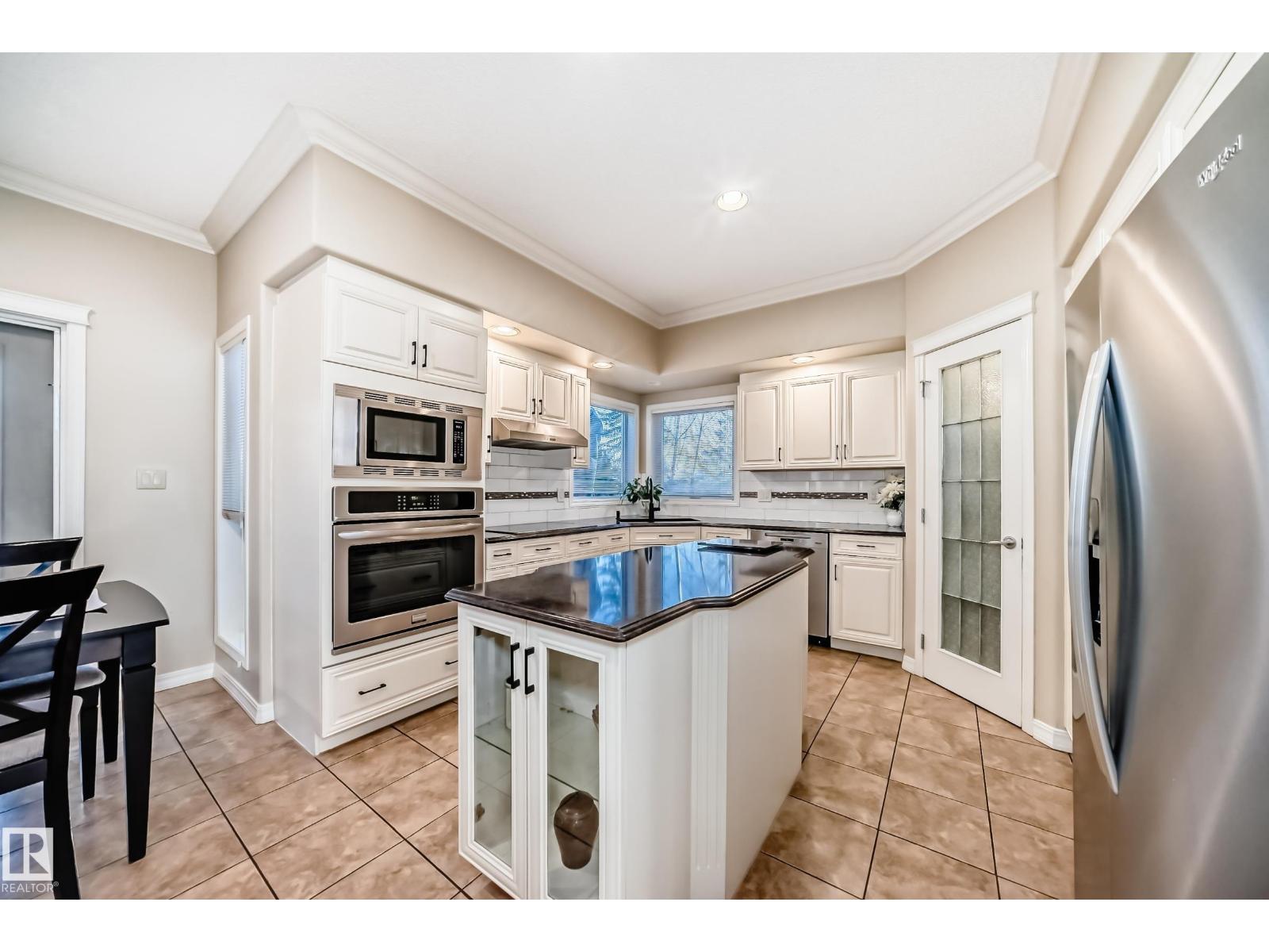 203 DARLINGTON CR NW