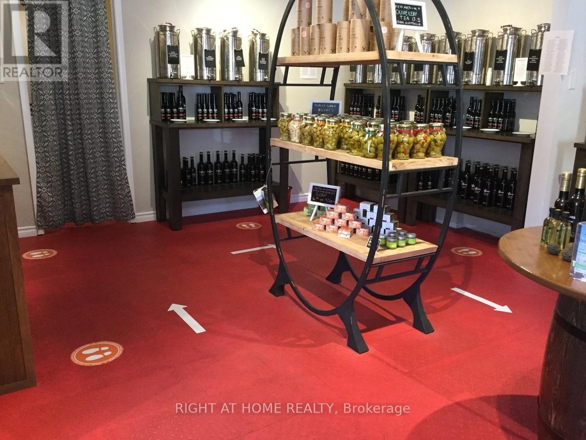 118 WELLINGTON STREET W