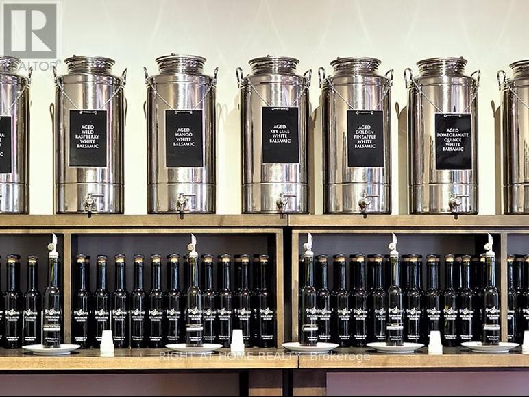 118 WELLINGTON STREET W