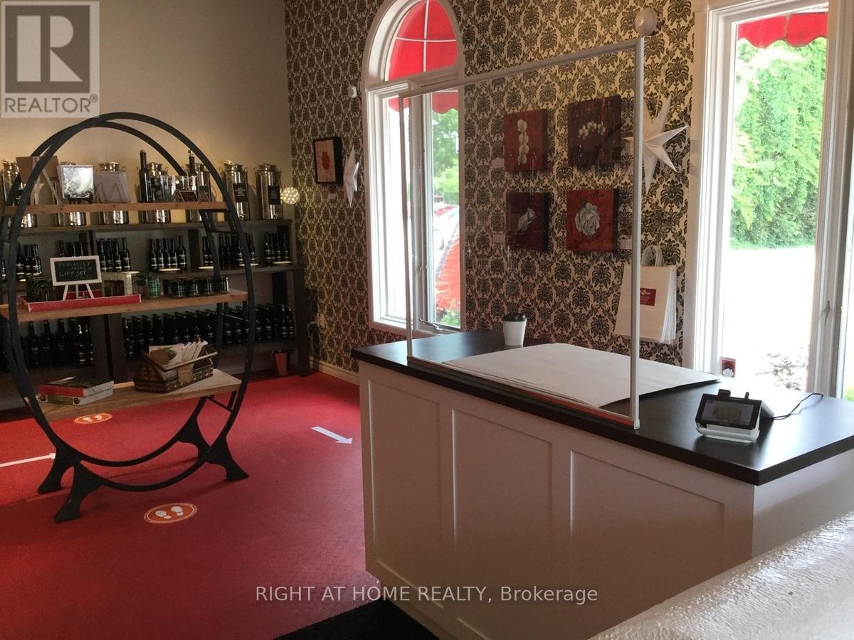 118 WELLINGTON STREET W