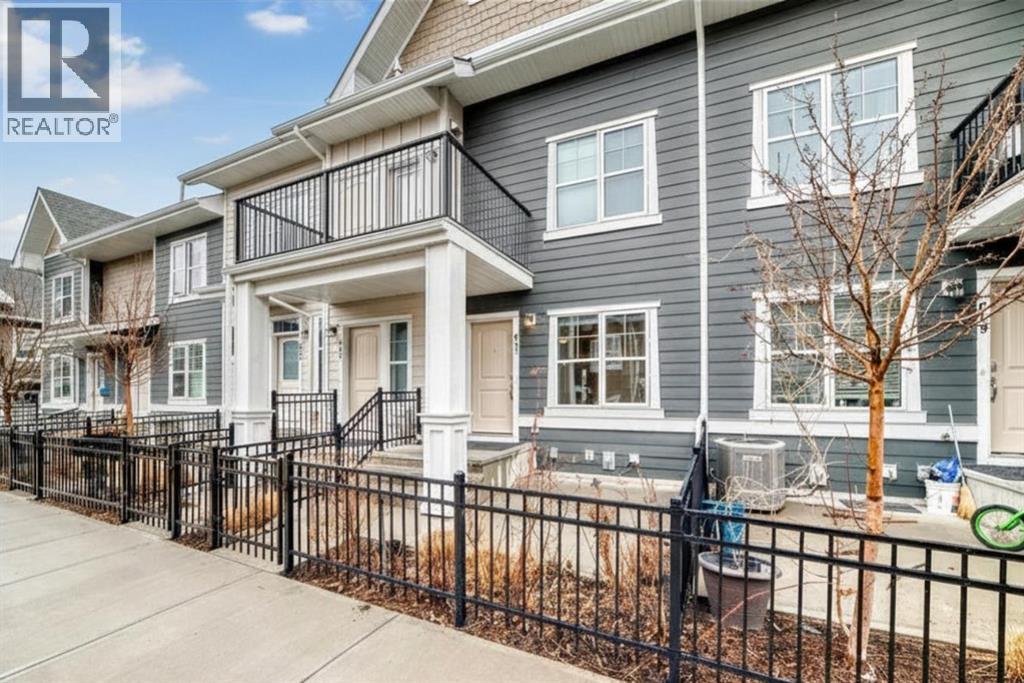 647 Cranbrook Walk SE