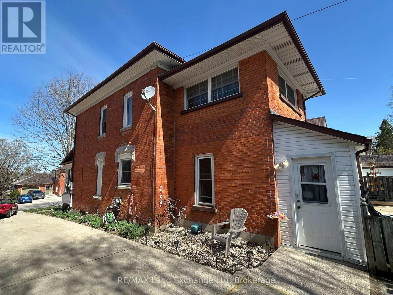 327 FRANCES STREET