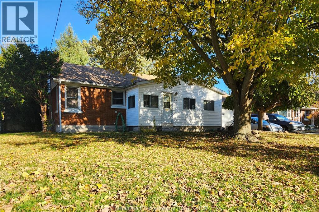 Photo 1 of 20 — 33 John STREET, Chatham, ON N7M5B5