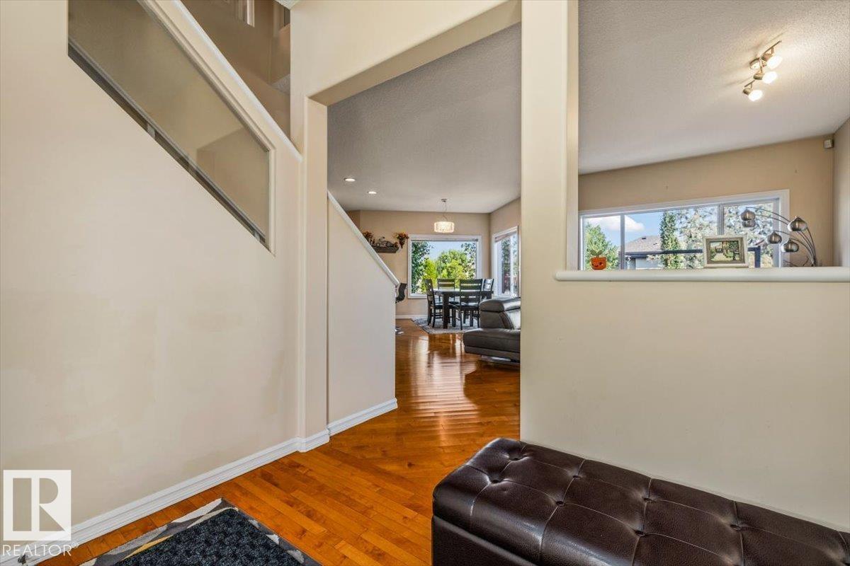 306 HILLIARD CL NW