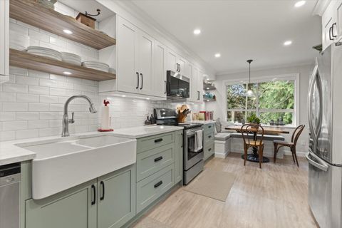 121 16350 14 AVENUE Surrey BC V4A8J9