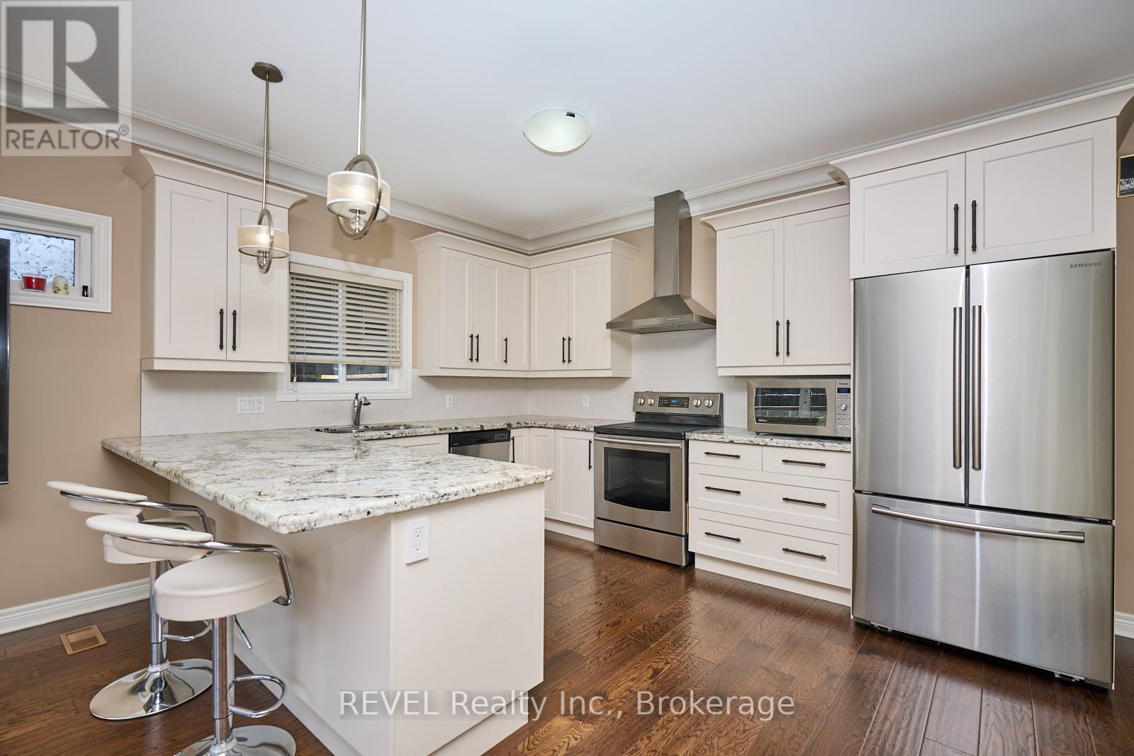 8446 JENNIFER CRESCENT