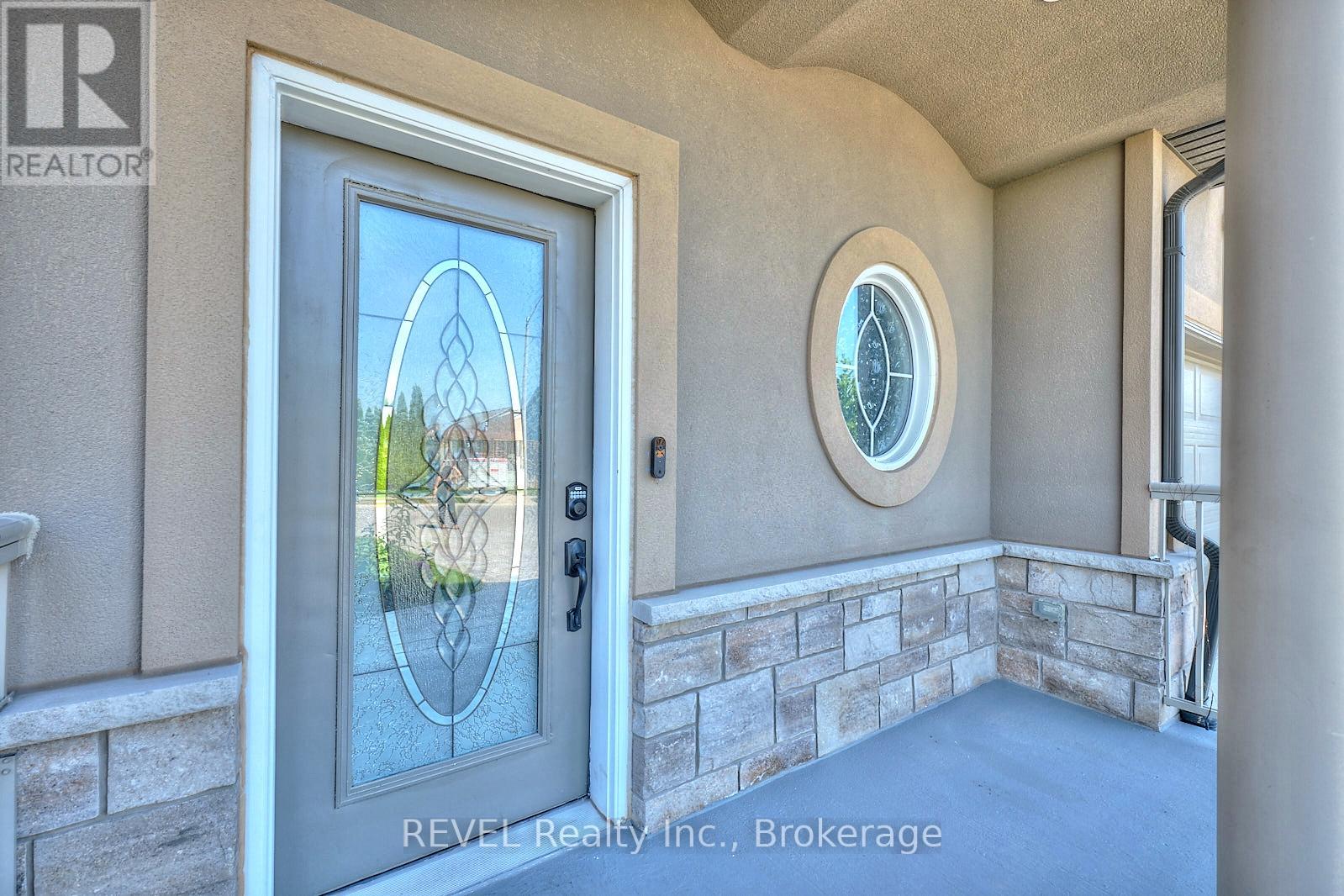 8446 JENNIFER CRESCENT