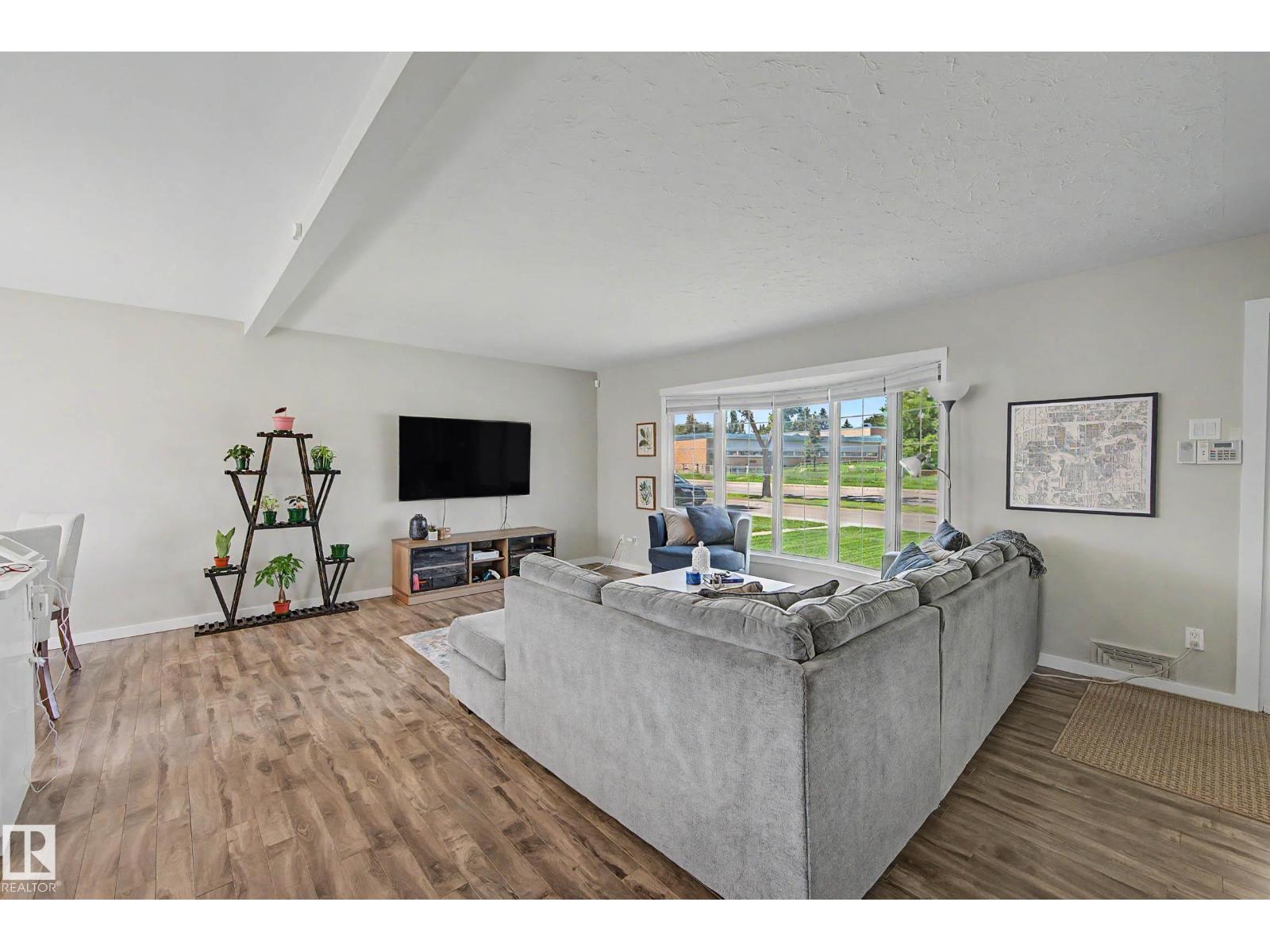 5407 106 AV NW