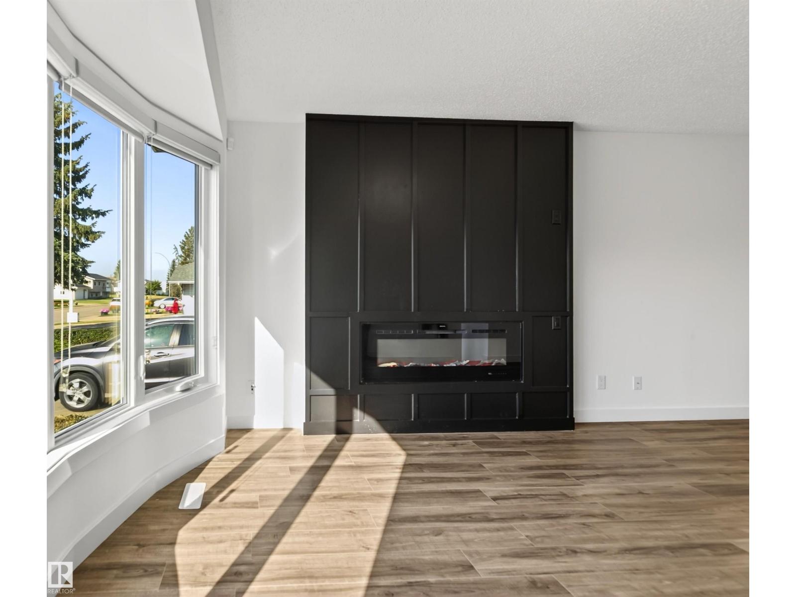 4516 27 AV NW