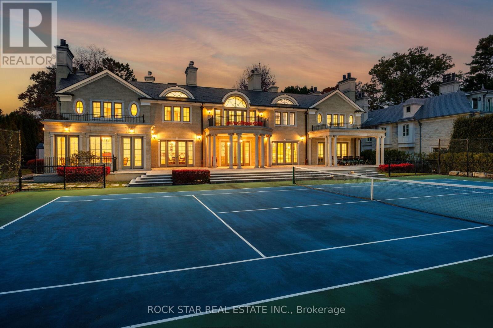 1092 ARGYLE DRIVE