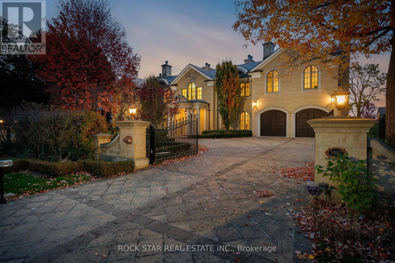 1092 ARGYLE DRIVE