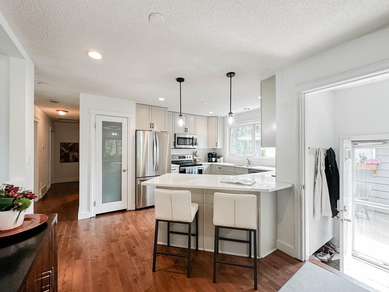 64 BELLEVUE CR