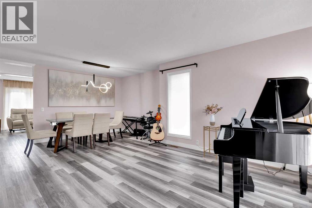 6 Douglas Woods Bay SE