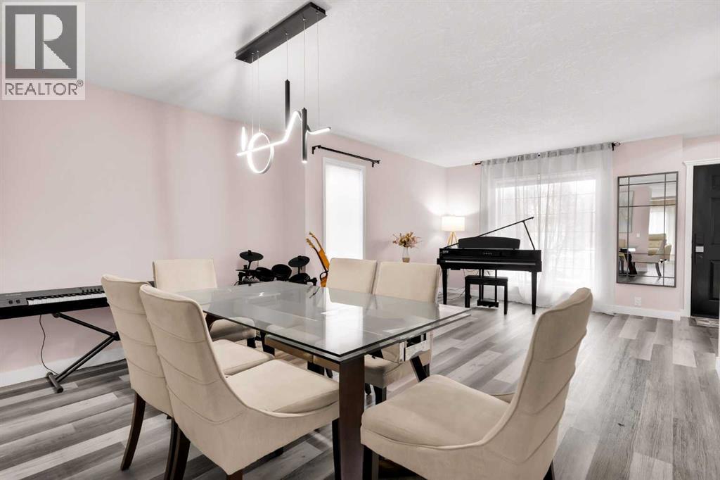 6 Douglas Woods Bay SE