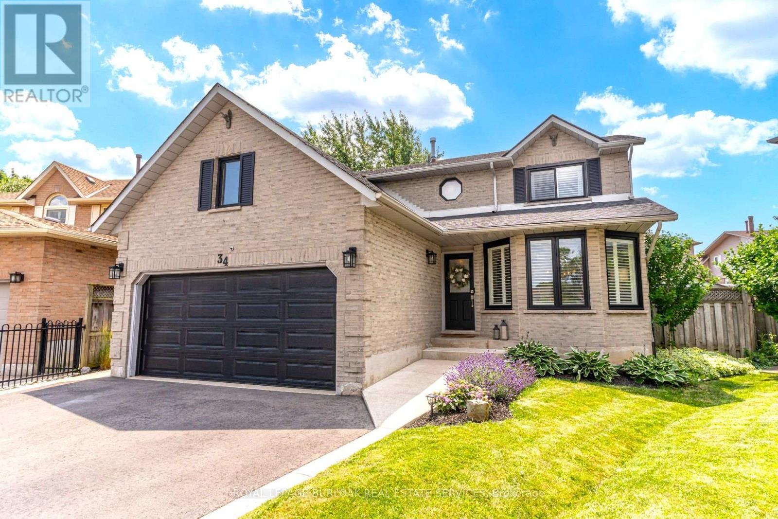 Photo 1 of 50 — 34 AMBLECOTE PLACE, Hamilton (Randall), ON L8W3E9