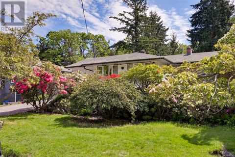 1233 Tattersall Dr Saanich BC V8P1Y8