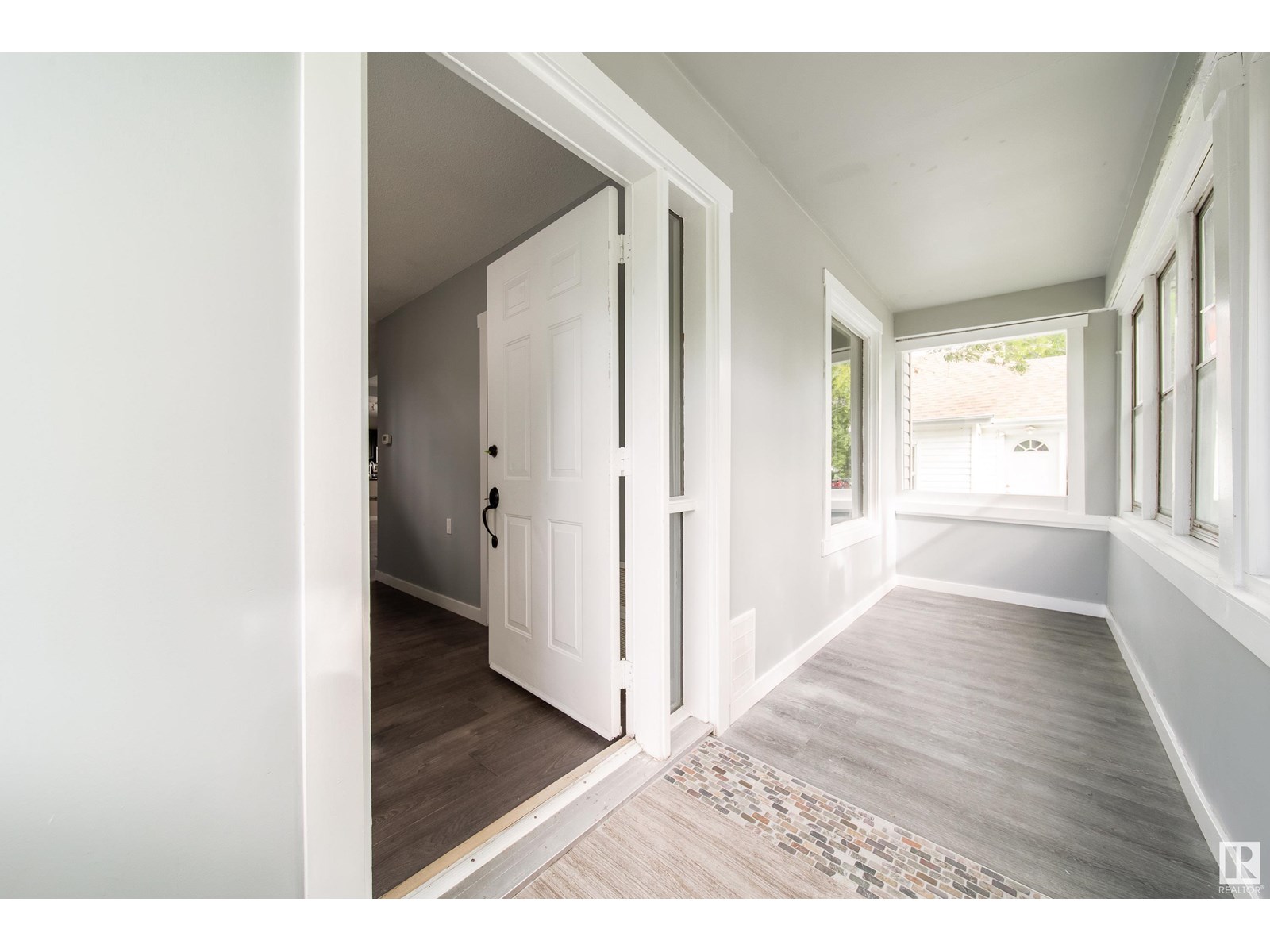 11908 77 ST NW