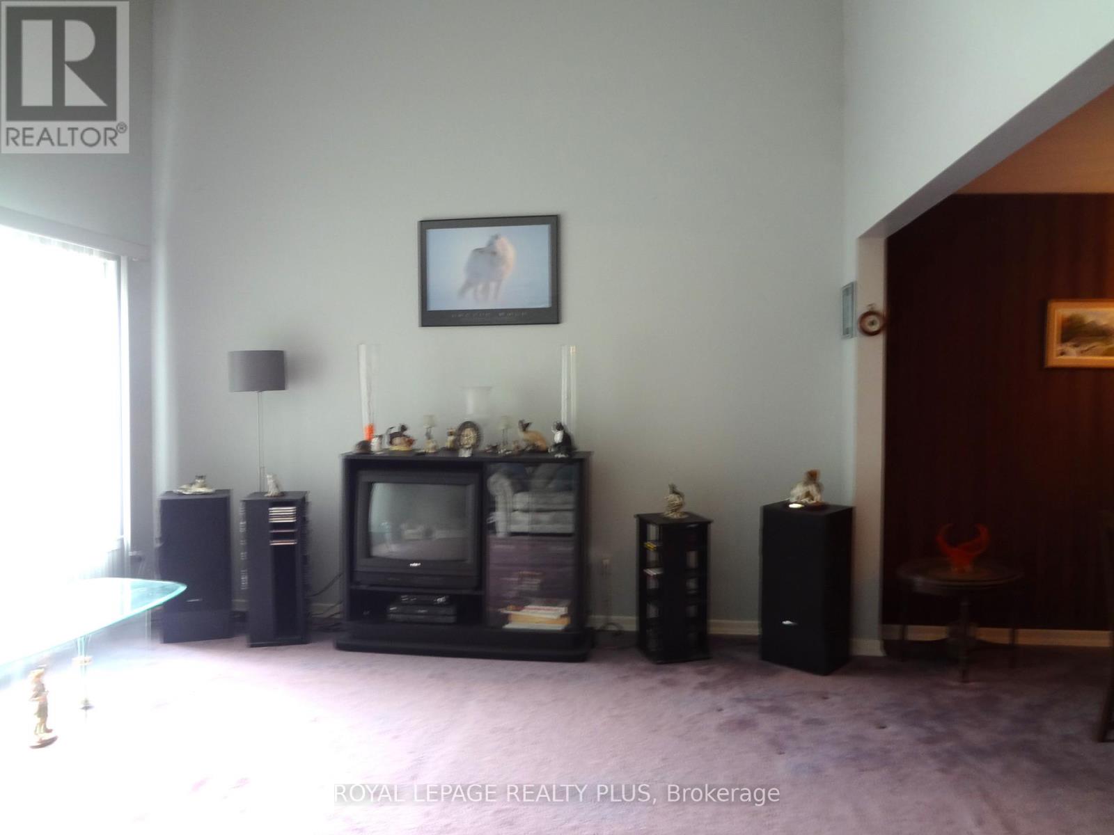 4170 TREETOP CRESCENT