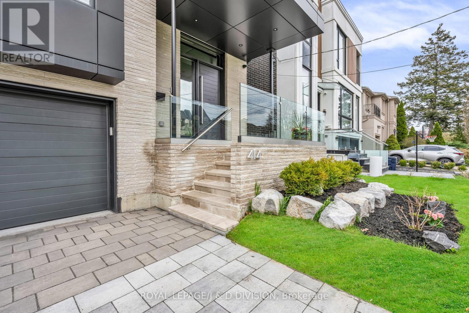 414 GLENGARRY AVENUE
