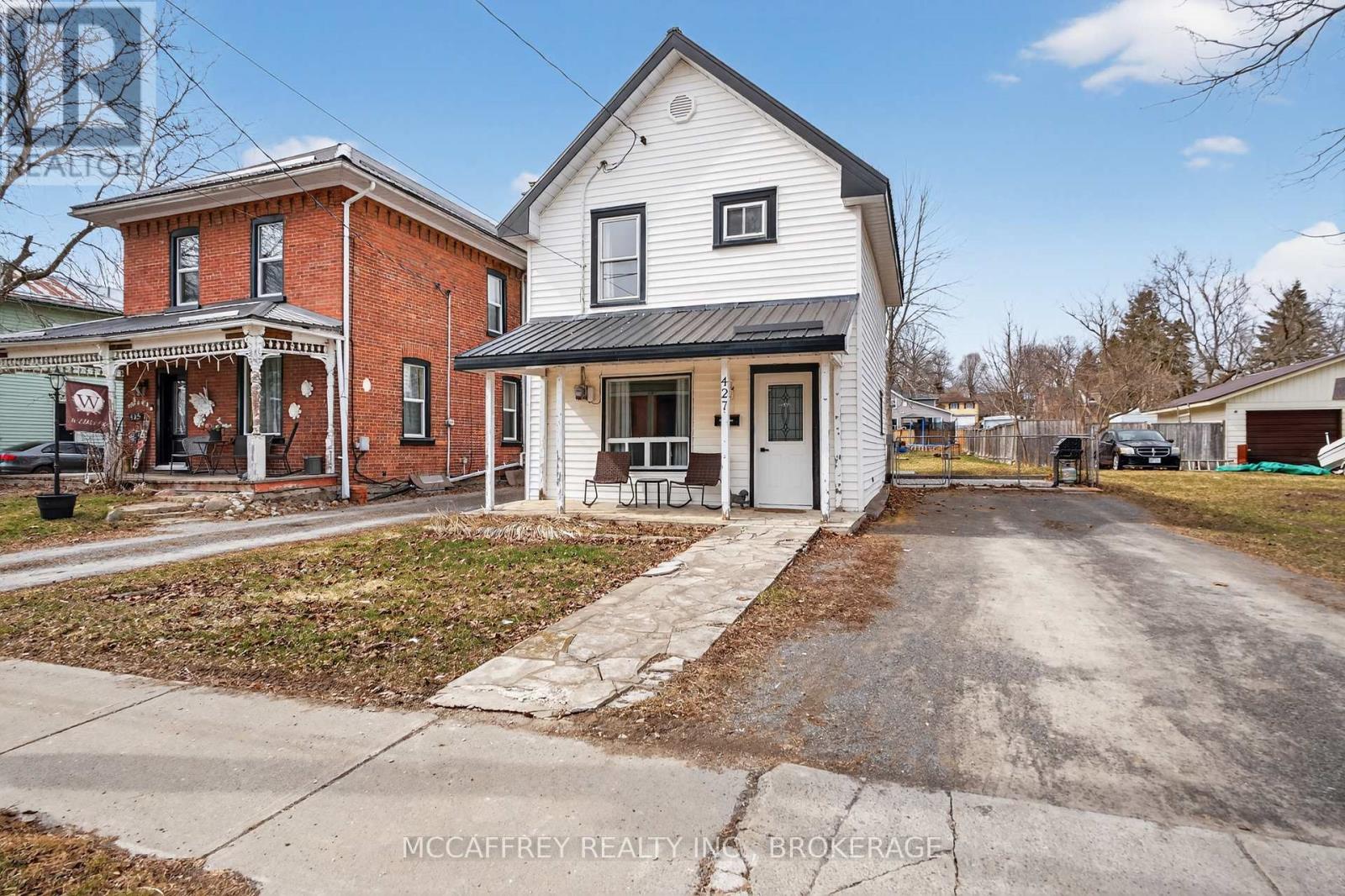 Photo 1 of 33 — 427 THOMAS STREET, Deseronto (Deseronto (Town)), ON K0K1X0