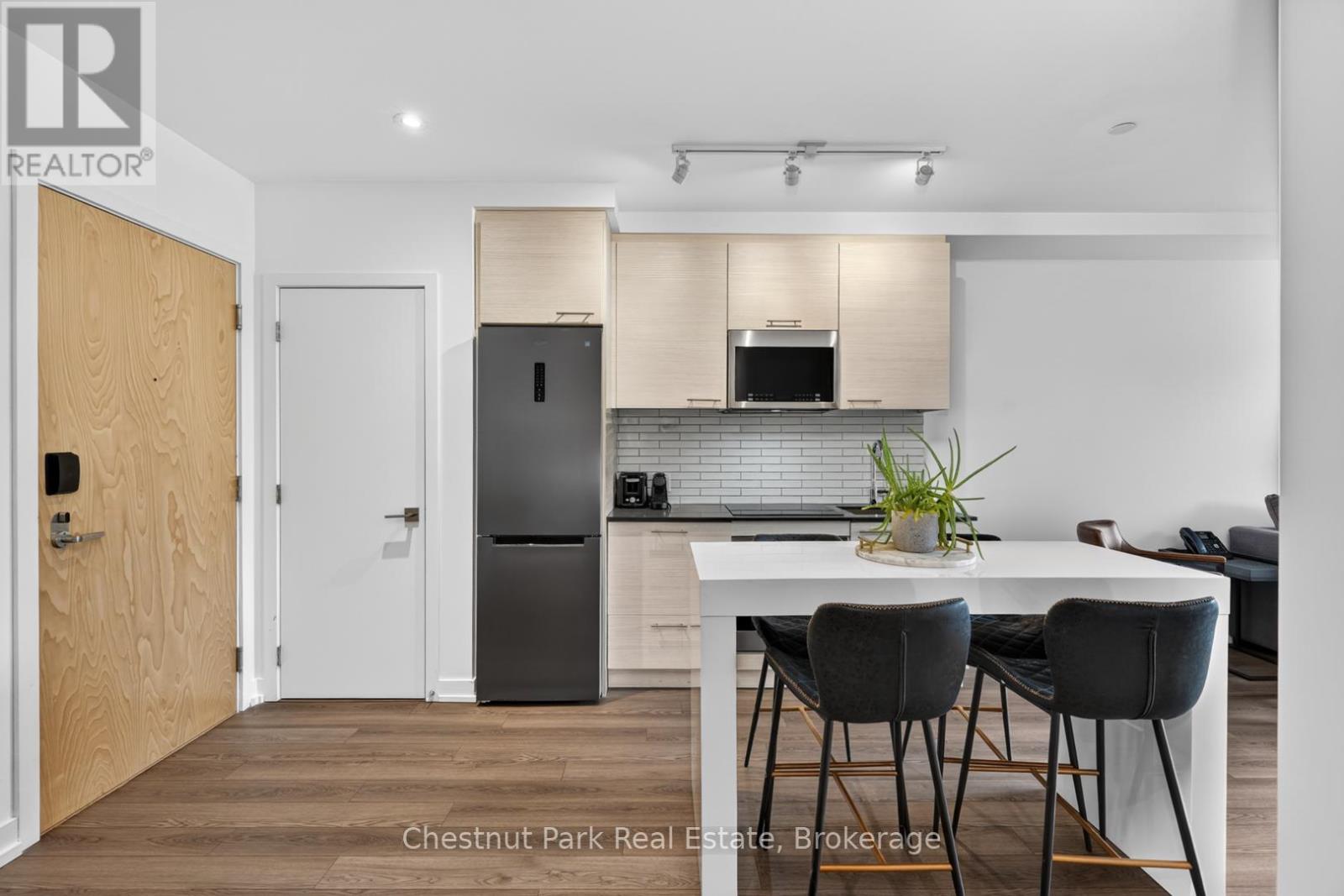 210 - 120 CARRICK TRAIL