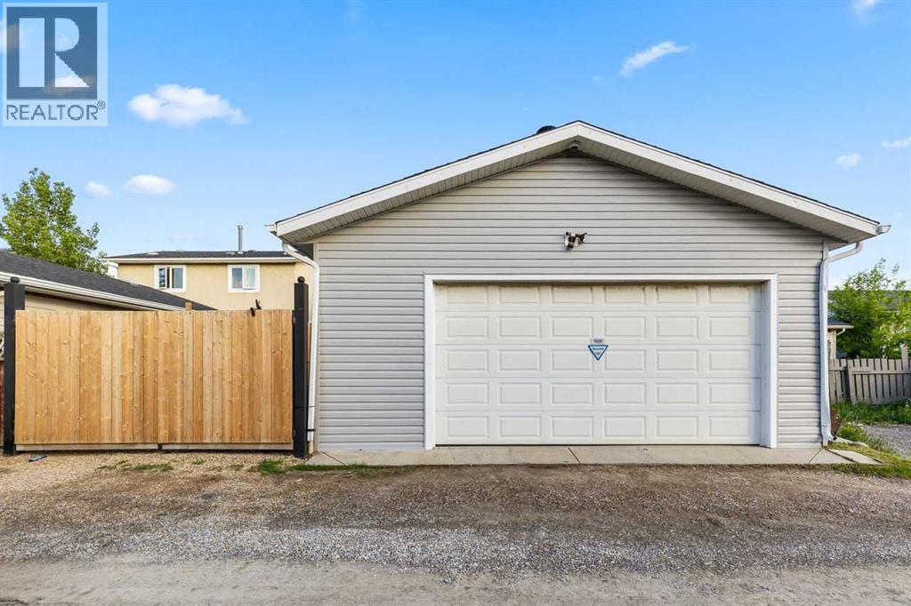 216 Castleridge Drive NE