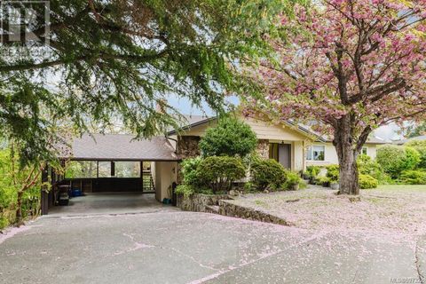 7041 Tamarin Pl Central Saanich BC V8M1G6
