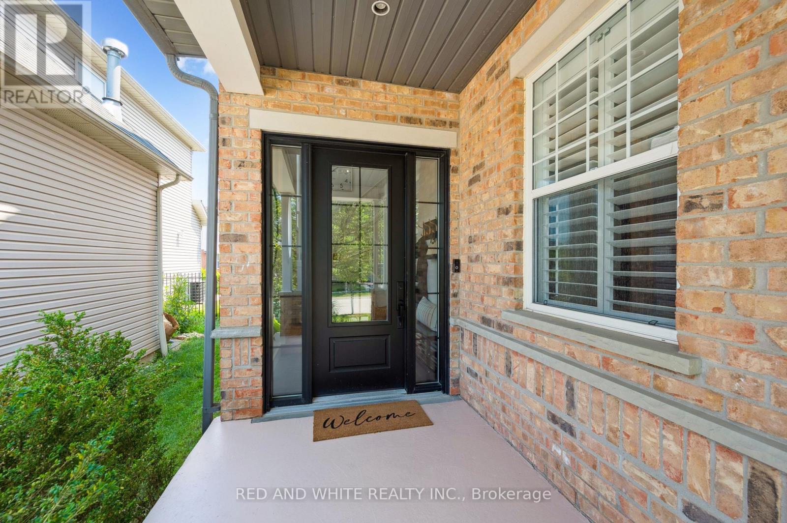 135 HAWKSWOOD DRIVE