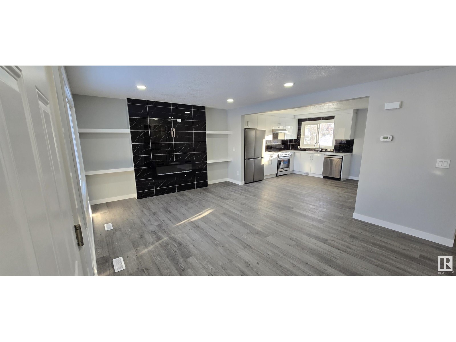 14807 95A ST NW