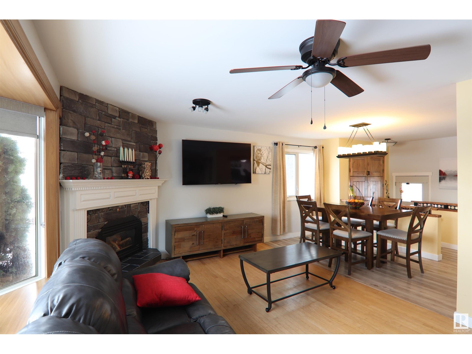 4235 87 ST NW