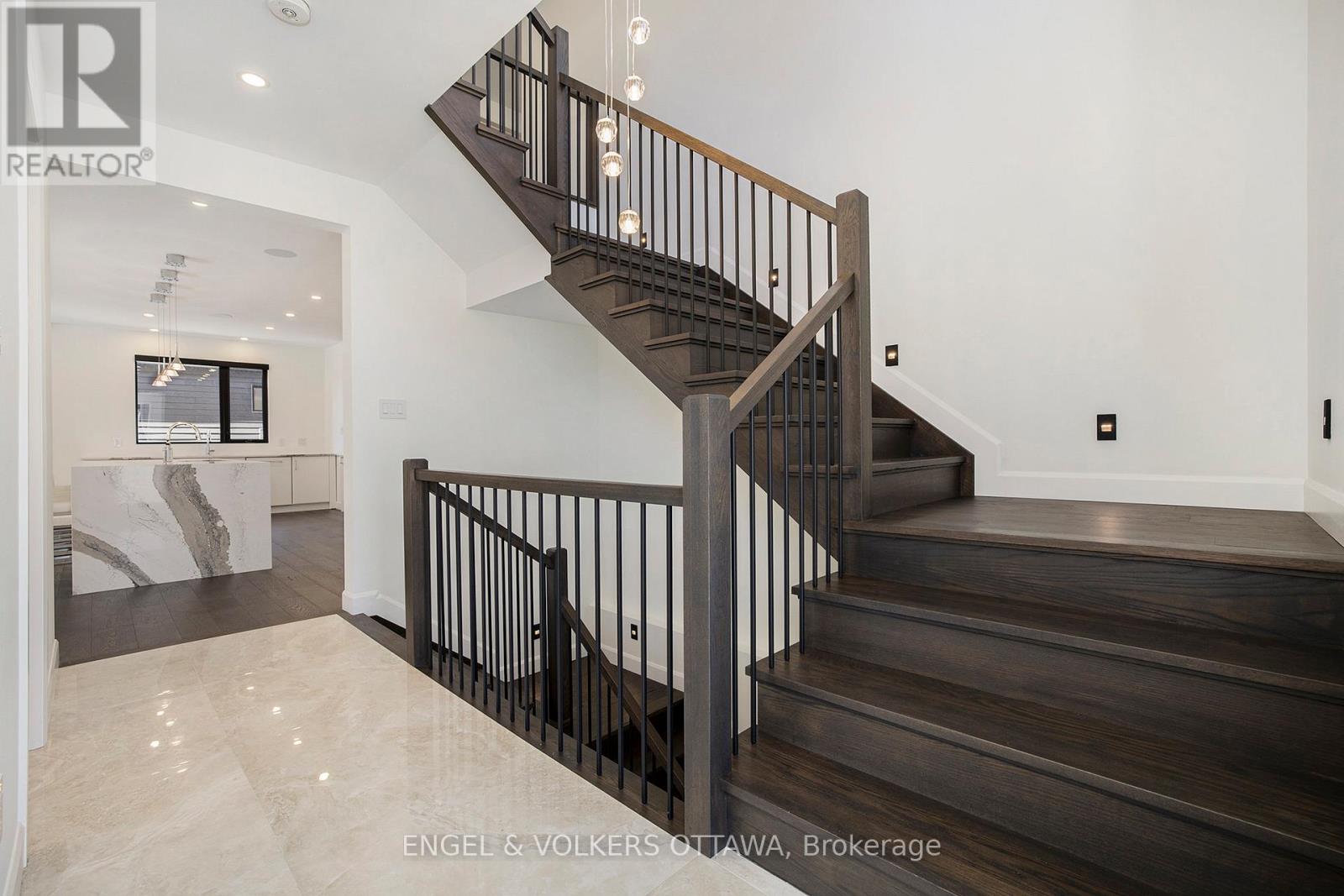 888 MELWOOD AVENUE