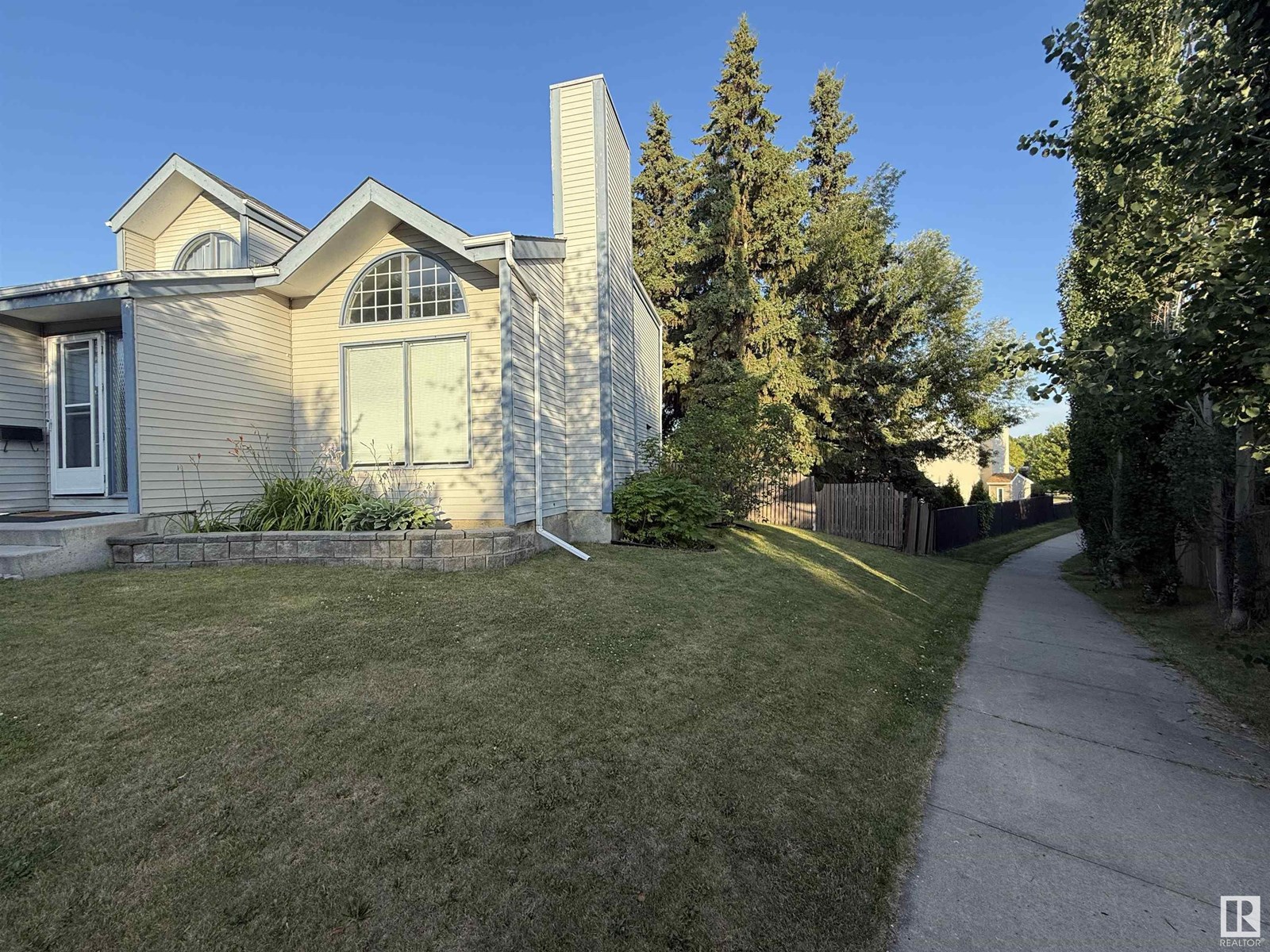 57 WOODCREST AV
