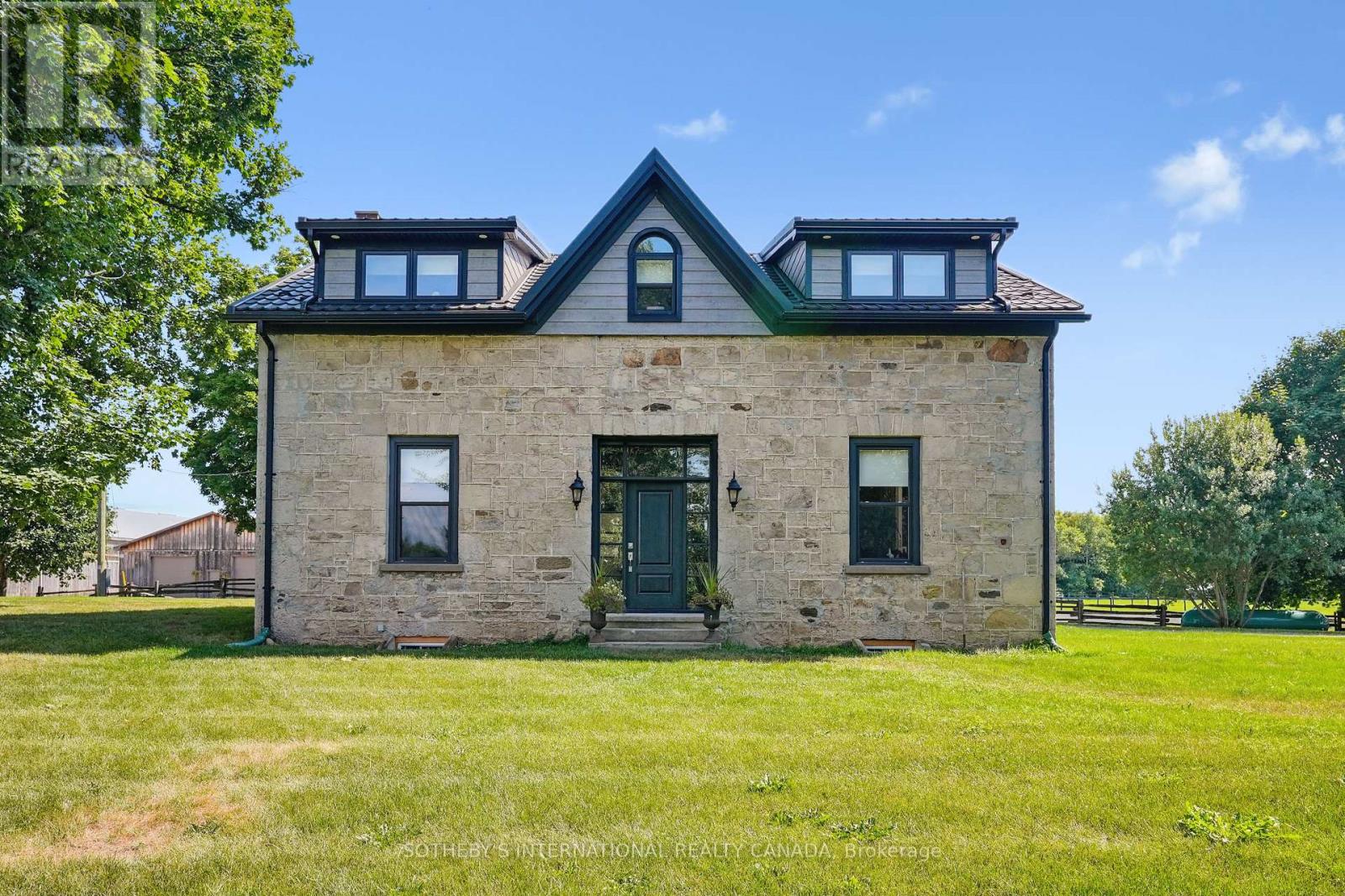 4085 VICTORIA ROAD S