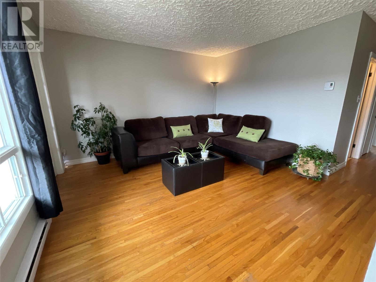 105 Della Drive