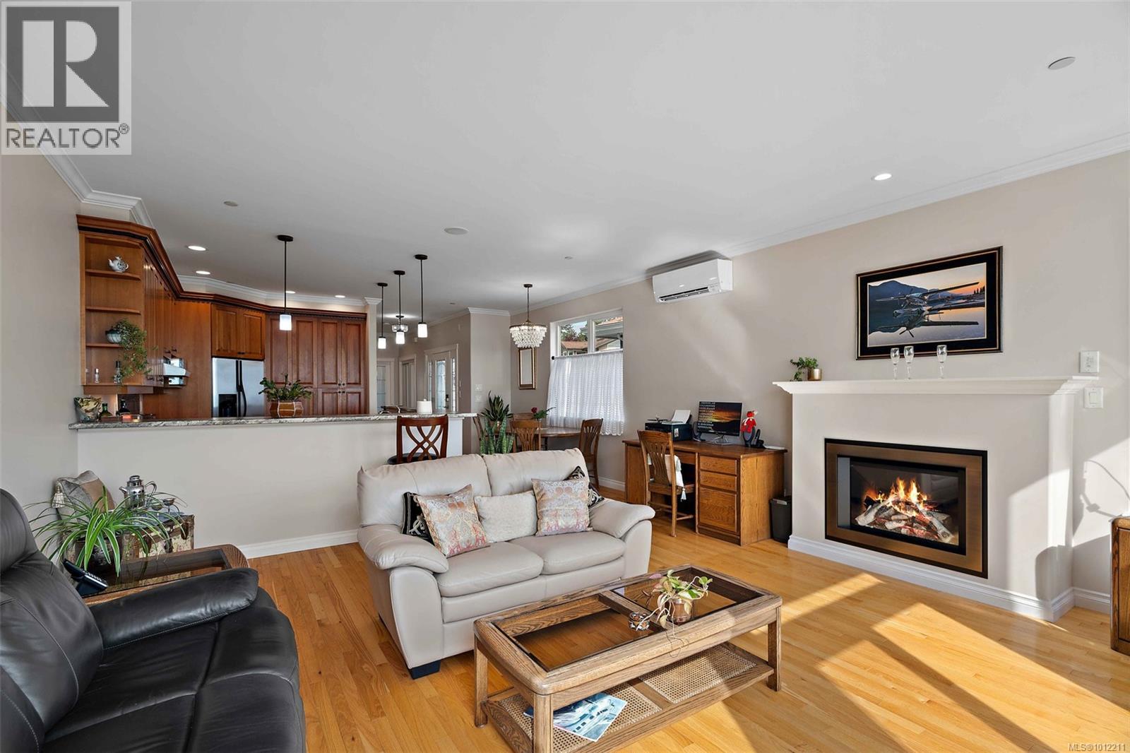 9452 Lochside Dr