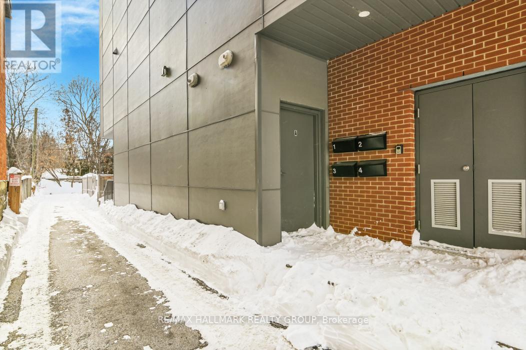 296 SOMERSET STREET E