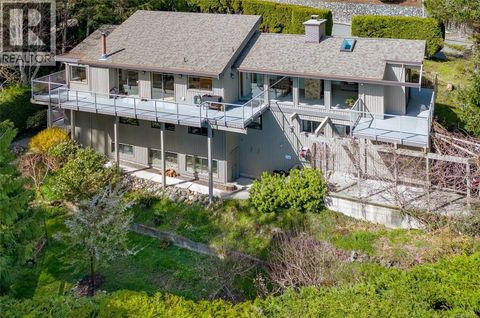 4689 Boulderwood Dr Saanich BC V8Y2P8